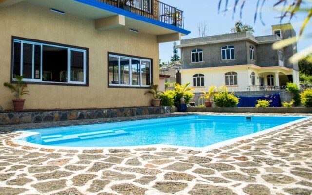 Apartment With 2 Bedrooms In Grand Gaube With Shared Pool Enclosed Garden And Wifi