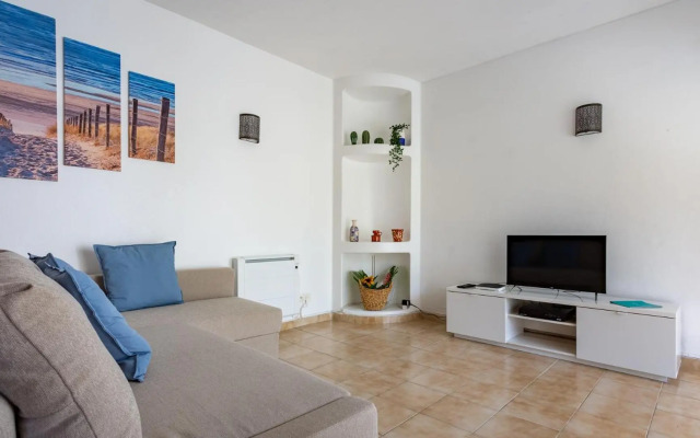 Charming Beachside Apartment w/ Pool by LovelyStay