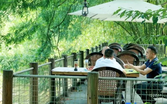 Xunyin Forest Hot Spring Homestay – People – Chengdu