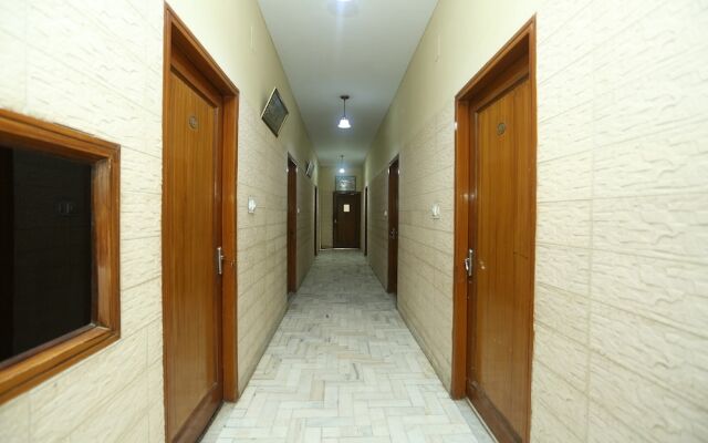Gaurav Boarding House by OYO Rooms