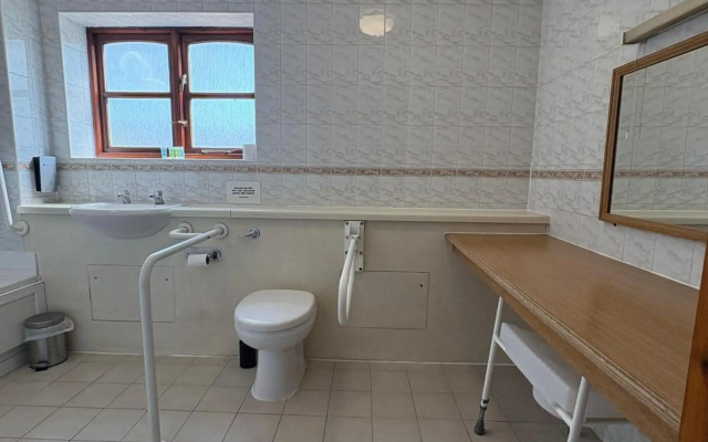 Tollgate Hotel And Leisure
