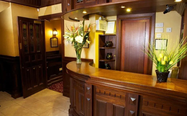 Leens Hotel