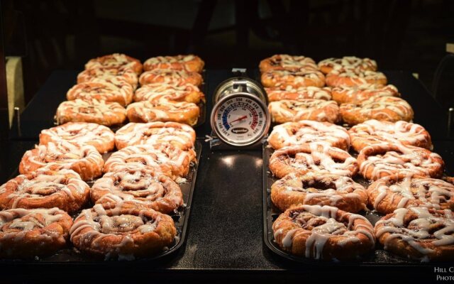 Holiday Inn Express & Suites Fredericksburg by IHG