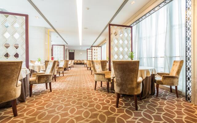 Regal Plaza Hotel & Residence Waigaoqiao
