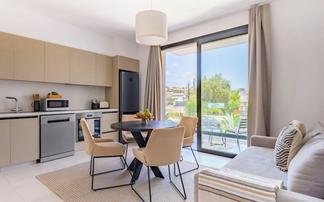 Sanders Only - Ideally Planned Studio With Balcony