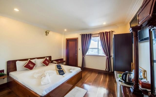 Seng Hout Hotel