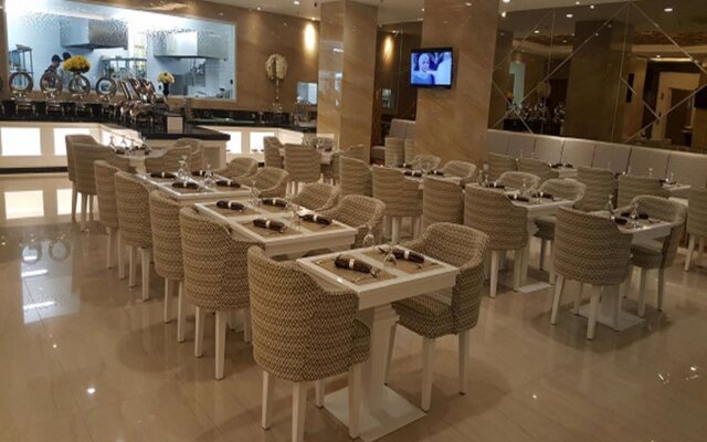 Grand Viveana Hotel