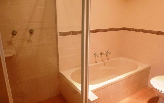 Whispering Pines Cottages