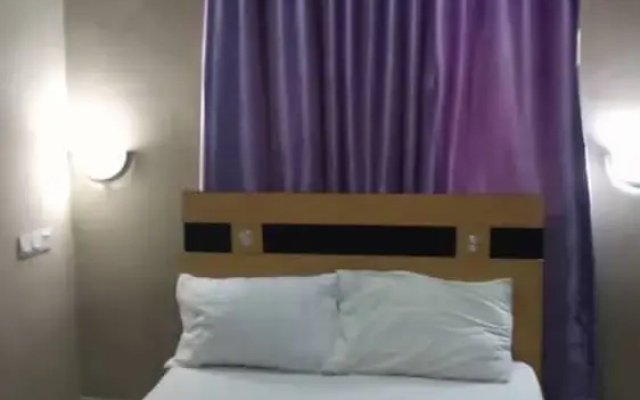Momak 2 Hotel & Suites