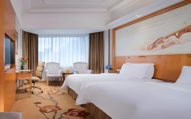 Vienna international hotel (Zhuhai Qinglv Road Riyuebei Grand Theater Branch) – Guest Rooms – Zhuhai