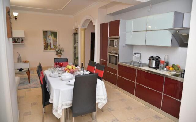 Lovely 2-bedroom condo near the City center
