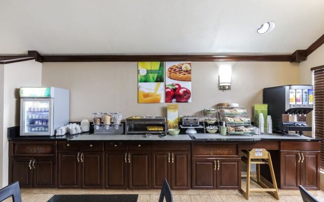 Quality Inn & Suites Columbia I-70