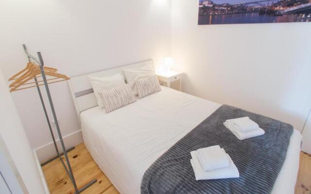 Smooth Oporto Apartment by Porto City Hosts