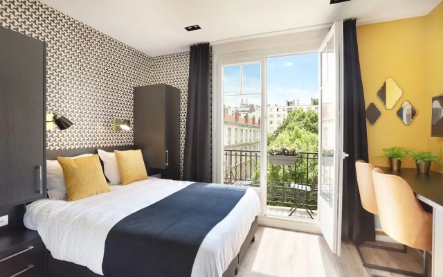 YAYS Paris Zola by Numa