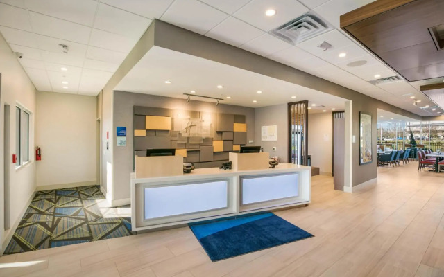 Holiday Inn Express & Suites Jacksonville - Town Center by IHG