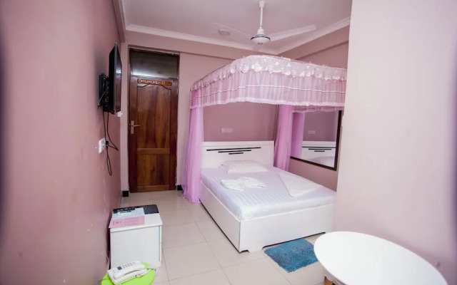 Nyaholoti Airport Hotel
