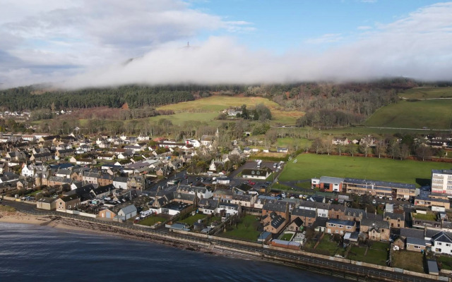 Thistle Apartment, Main street, Golspie