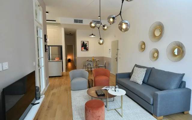 Authentic New Apt Near The Beach Allenby