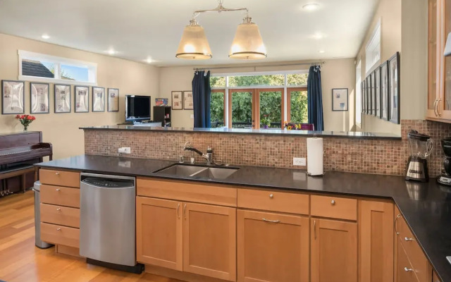 Seattle Vacation Home: The House of Suffrage