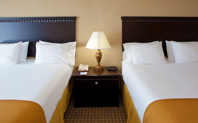 Holiday Inn Express Hotel & Suites Tappahannock by IHG