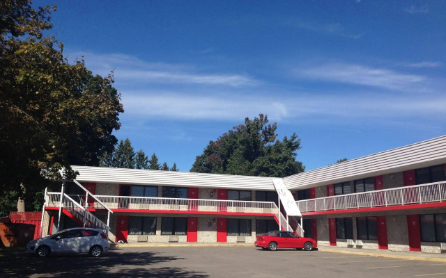 New Plaza Motel