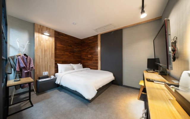 Chuncheon Hotel 121