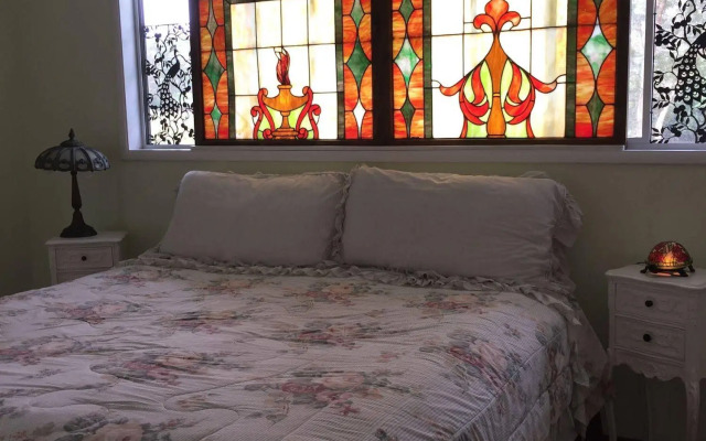 Lava Tree Tropic Inn