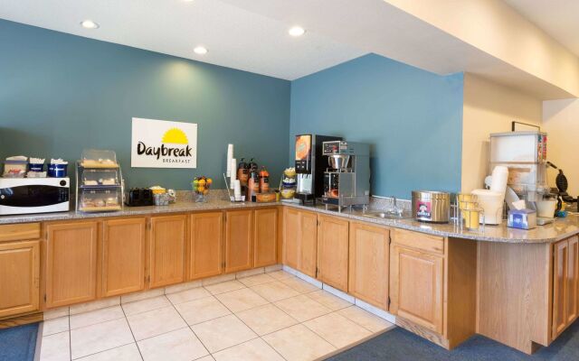 Reston Inn & Suites