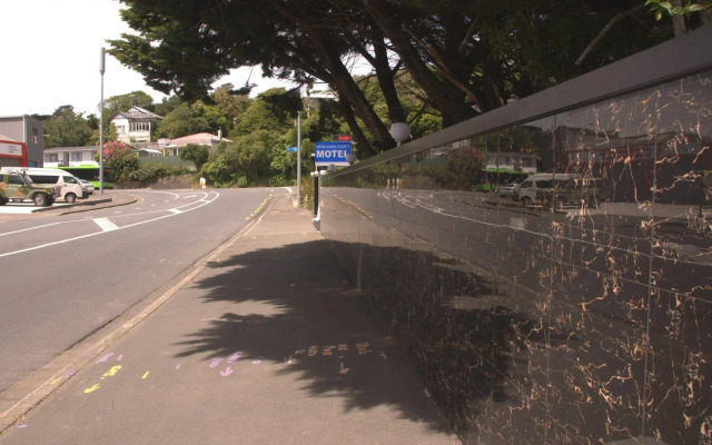 Newlands Court Motel