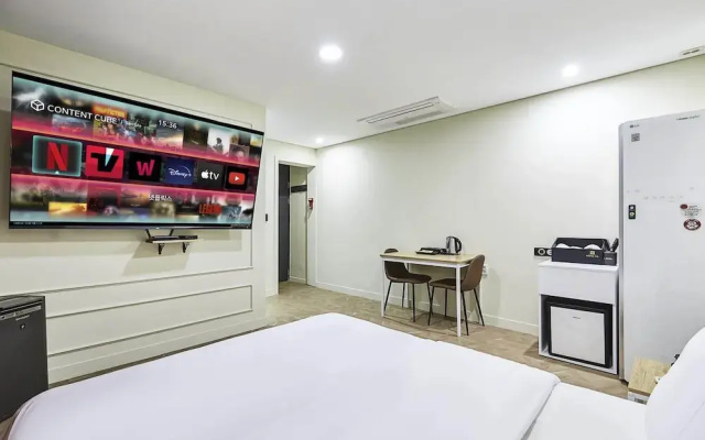 FILM37.2HOTEL