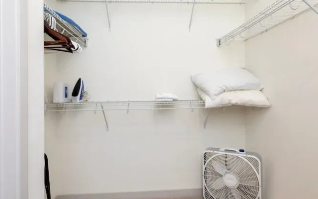 Stunning Nulu 1BR Cozysuites 06