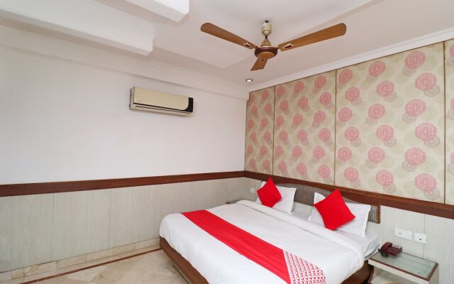 OYO 27878 Highway Inn International