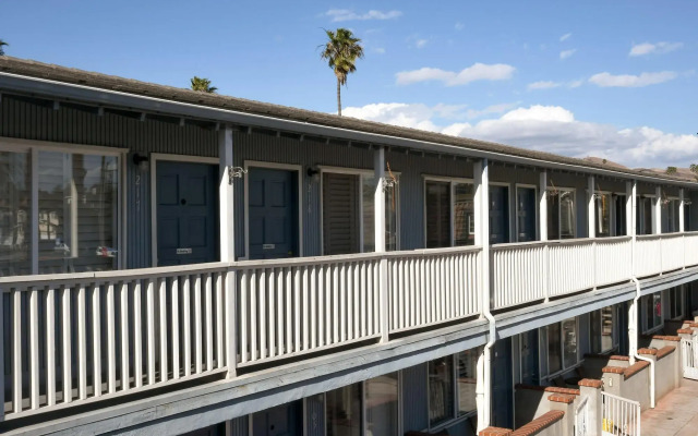 The Shores Inn and Beach Houses