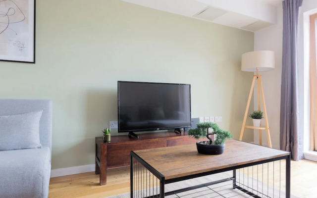 Modern Apartment in Bow