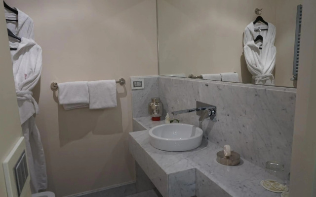 Trevi Palace Luxury Inn