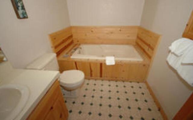 RedAwning Cabin #24 Cooley Pines