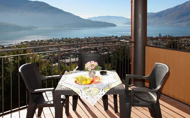 Family Apartment Overlooking Lake Como