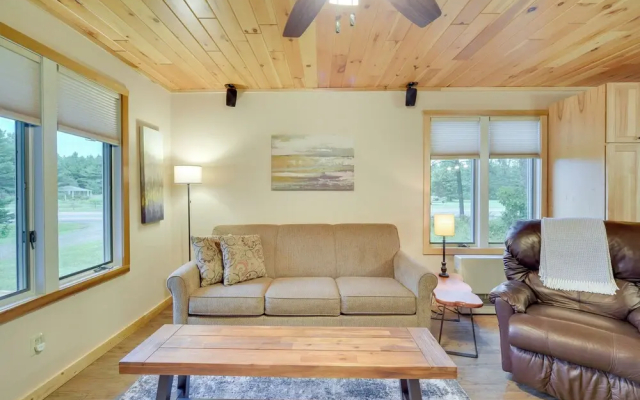Cozy Cable Cabin Rental - Pet Friendly!