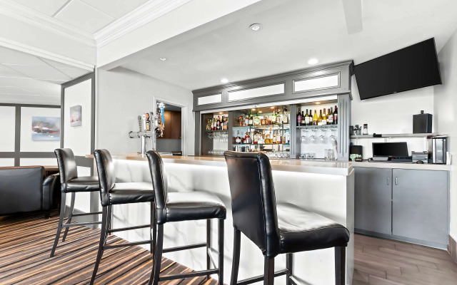 Best Western Inn On The Bay