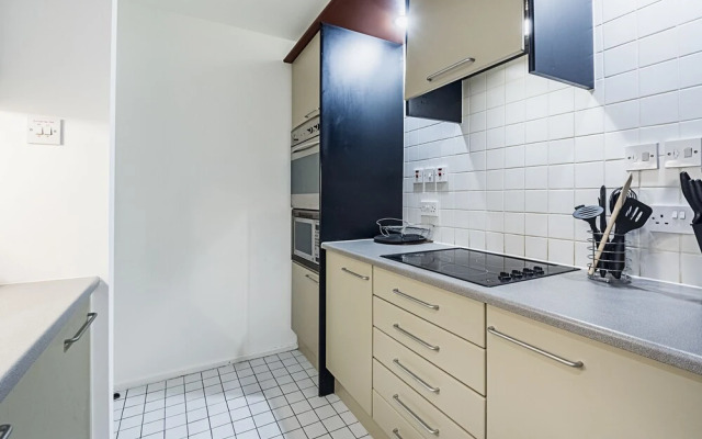 Deluxe Kensington Apartment With Balcony