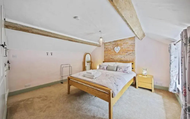 Host Stay Elsie s Escape