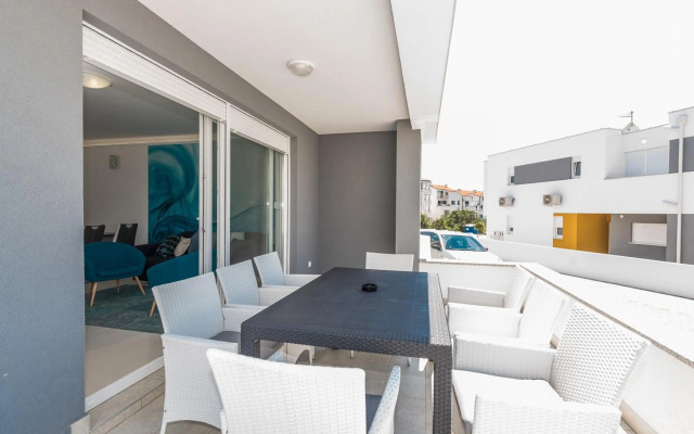 Merima 1 luxury ap with a pool