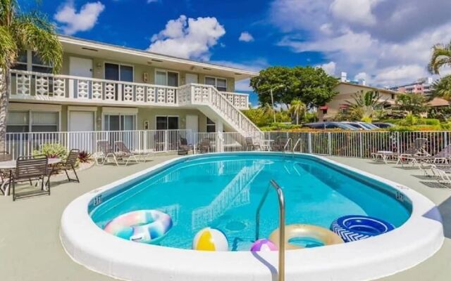 Mid Mari - Gorgeous Nautical Condo Near Beach, Shops & Restaurants- Condo 105
