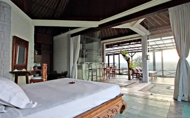 Villa Baja