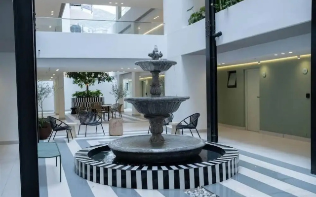 Luxurious Sea Point Studio Apartment