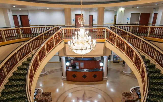 Holiday Inn Express and Suites Bakersfield Central by IHG