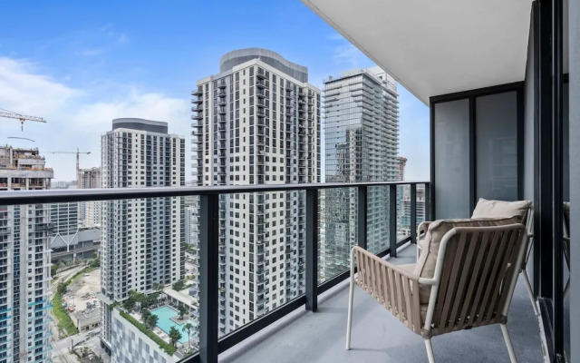Bayside Breeze Downtown Luxury Tower Pool Gym