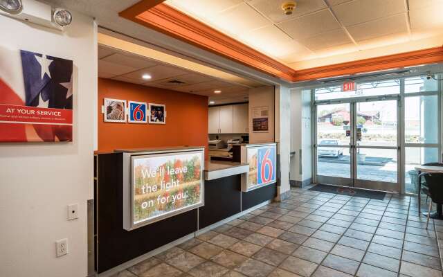 Motel 6 Newport, TN