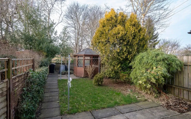 Large-2 Bed House-free Parking