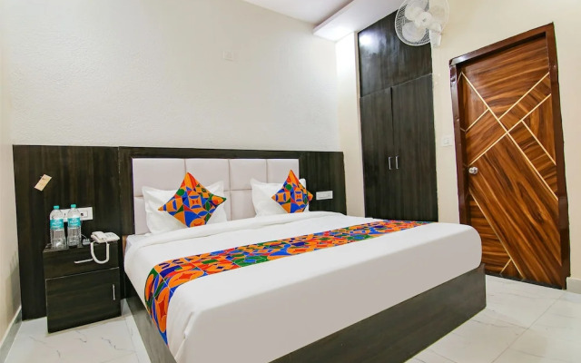 Fabhotel Palm Plaza